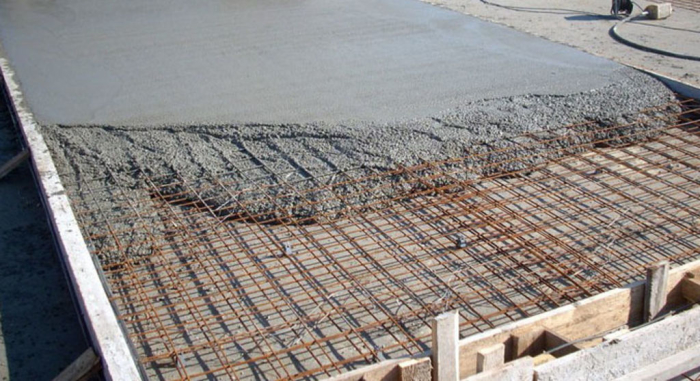 Как залить опалубку бетоном